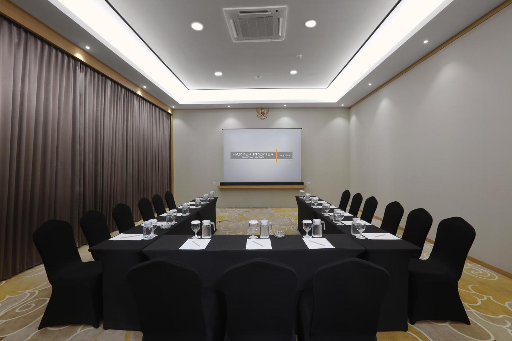 Harper Premier Nagoya Batam Hotel Exterior photo
